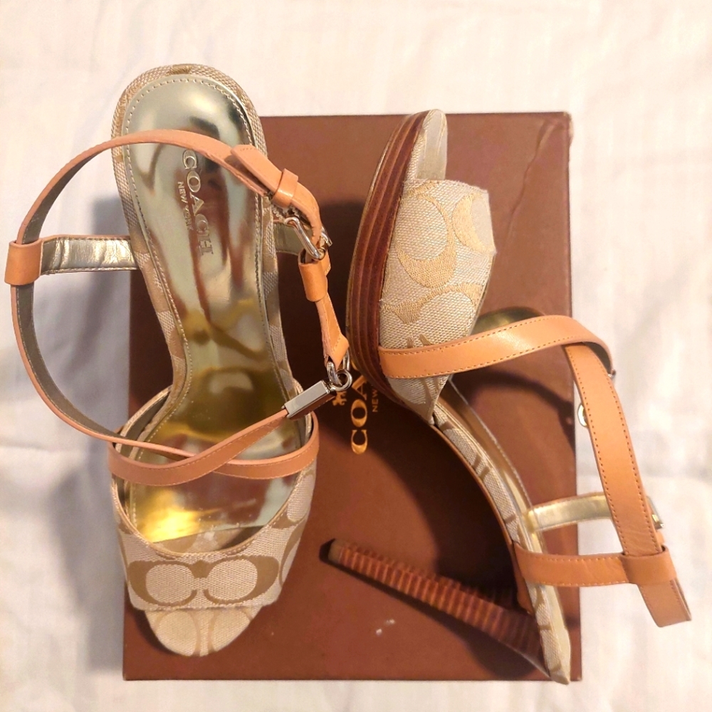 Coach Wendelle Vegan Leather, Ivory/Khaki/Natural Heels, 9.5, 4-1/2" heel